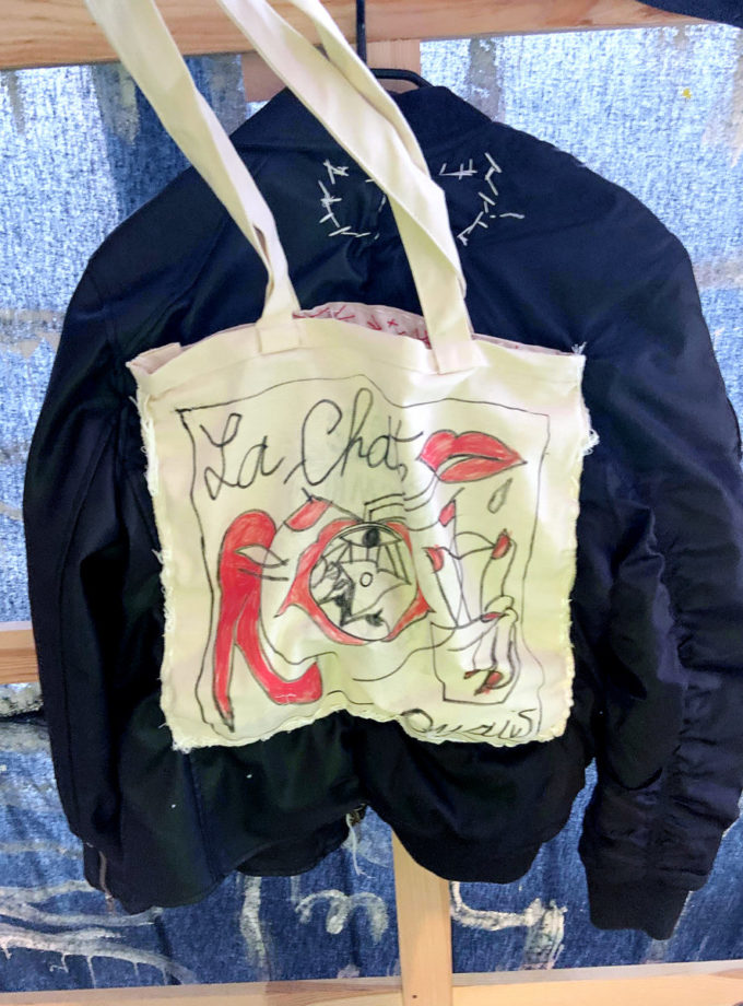 Objetrouvé n°7: LA CHATTE / COLLECTOR VAVA n°8 BOMBERS